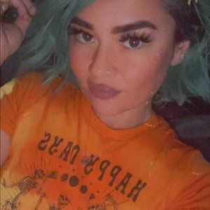 Meet your Posher, Anavictoria